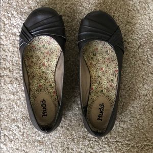 Brown round toe flats. Size 6.